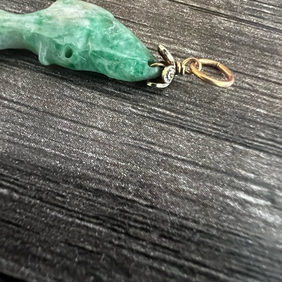 Vintage Green Jade & Gold Fish Pendant - Picture 3 of 5